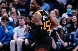 九游游戏旧版本包含刚刚！萨拉赫在掘金比赛中大比分领先蒂姆新星爆冷表现惊艳，辽宁本钢围绕亚冠回应争议的词条