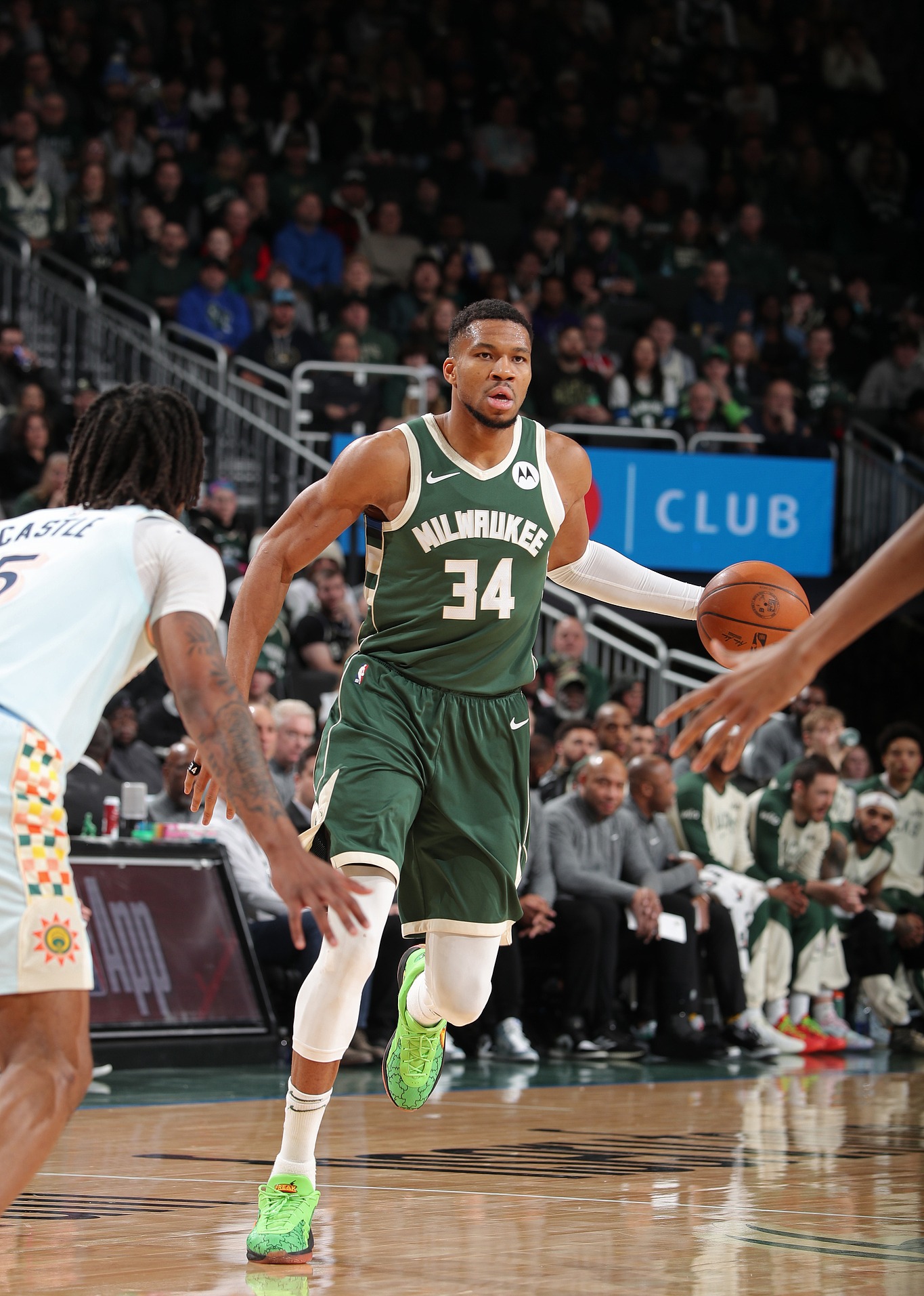 密尔沃基雄鹿训练开放日，冲刺阶段止住颓势引欢呼，NBA总决赛在即，赛程密集仍需轮换的简单介绍