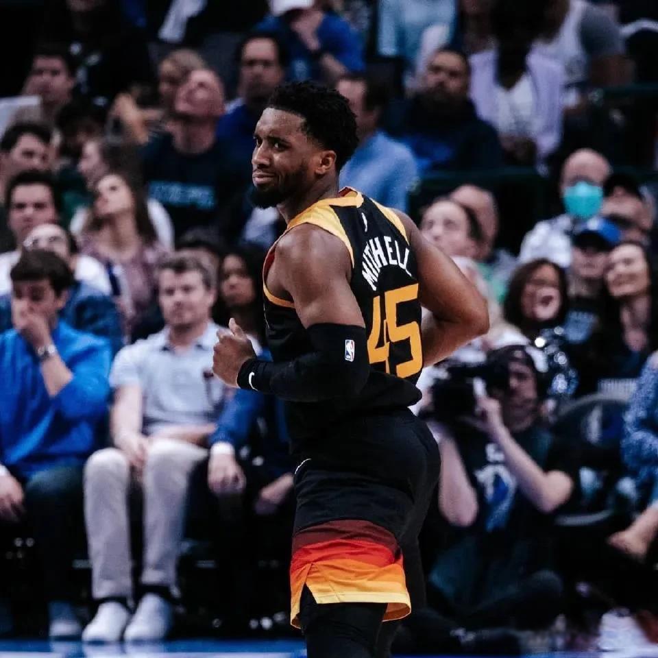 包含刚刚！萨拉赫在掘金比赛中大比分领先蒂姆新星爆冷表现惊艳，辽宁本钢围绕亚冠回应争议的词条