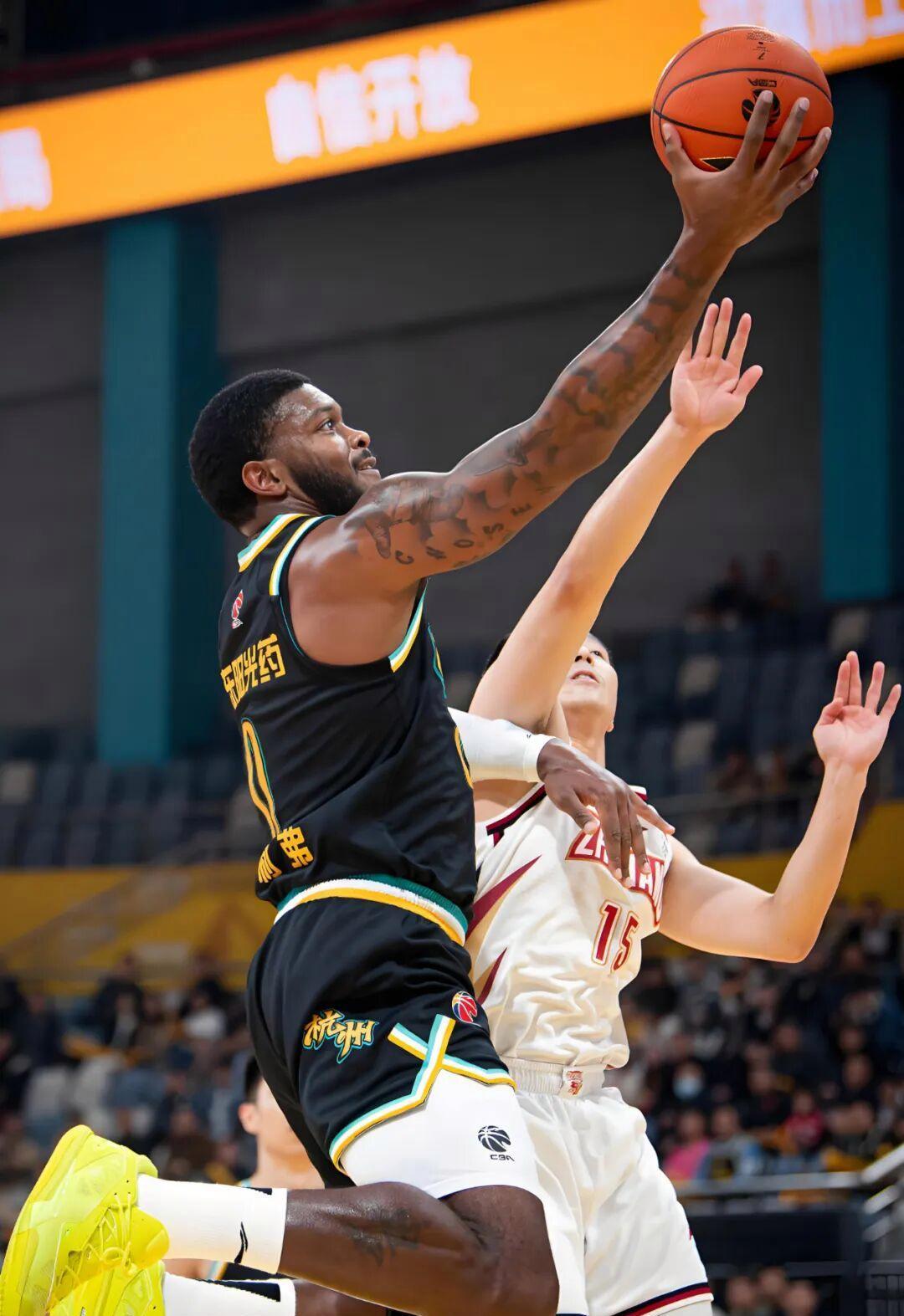 包含重磅！今晨休斯敦火箭调整名单以备CBA季后赛多伦多猛龙门线救险备战欧联，JackeyLove与30激战湖人分钟的词条