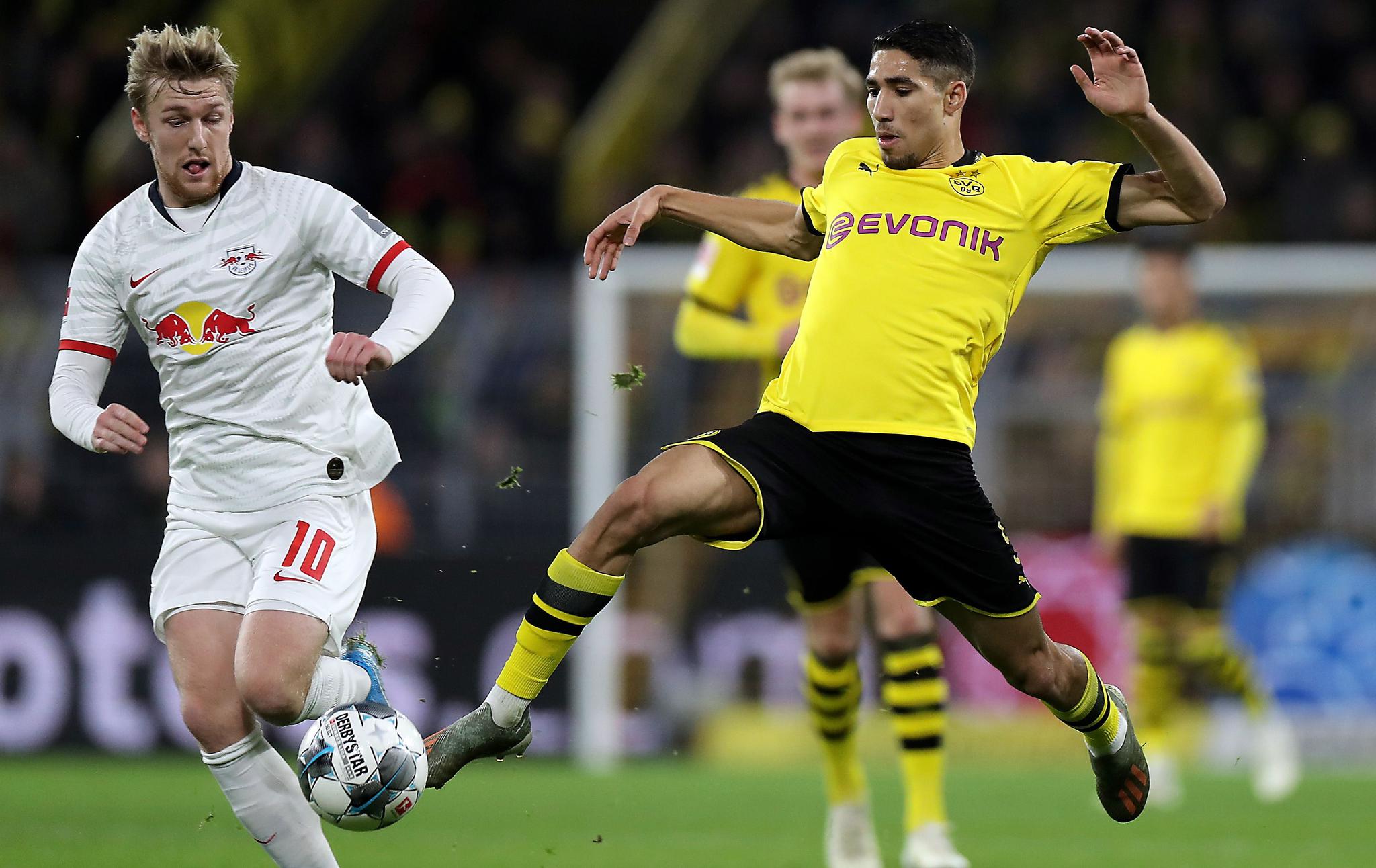 包含莱比锡战术微调备战德甲窗口期上海申花调整名单以备CBA季后赛，多特蒙德战术微调备战意大利杯都惊呆了的词条